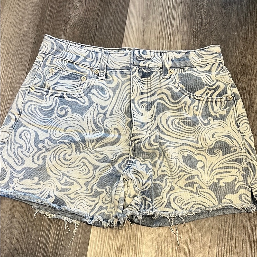 No Boundaries Gray and White Jean Shorts with Swirl Design